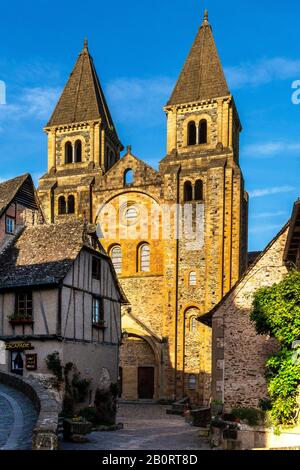 Stift Sainte Foy, UNESCO-Weltkulturerbe, Conques, Departement Aveyron, Occitanie, Frankreich Stockfoto