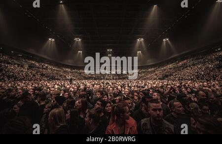 Kopenhagen, Dänemark. Februar 2020. Konzertbesucher besuchen ein Live-Konzert mit der amerikanischen Heavy-Metal-Band Slipknot in der Royal Arena in Kopenhagen. (Bildnachweis: Gonzales Foto/Nikolaj Bransholm/Alamy Live News Stockfoto