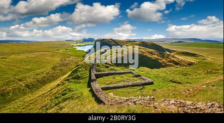 Eine Milecastle Festung auf Hadrian Wand in der Nähe von Houseteads römisches Kastell, Vercovicium, A UNESCO World Heritage Site, Northumberland, England, UK Stockfoto