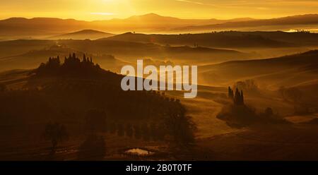 Golden Hour Shot in Val d'Orcia, Unesco-Weltkulturerbe in der Toskana, Italien Stockfoto