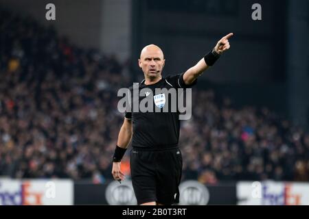 Kopenhagen, Dänemark. Februar 2020. Schiedsrichter Sergei Karasev sah während des UEFA Europa League-Spiels zwischen dem FC Kopenhagen und Celtic bei Telia Parken in Kopenhagen. (Foto Credit: Gonzales Foto/Alamy Live News Stockfoto