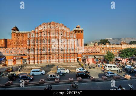 Frontfassade von Palace of the Winds, Hawa Mahal, Jaipur, Rajasthan, Indien Stockfoto