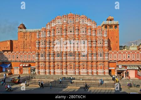 Frontfassade von Palace of the Winds, Hawa Mahal, Jaipur, Rajasthan, Indien Stockfoto