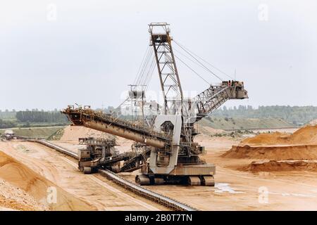 Riesigen Schaufelradbagger. Der größte Hydraulikbagger der Welt. Das größte Land Fahrzeug. Bagger in den Minen. Stockfoto