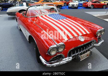 Eine Chevrolet Corvette aus dem Jahr 1959 auf der London Classic Car Show, die heute in Olympia London, Großbritannien, eröffnet wurde. Mehr als 500 der weltweit besten Oldtimer und Marken im Wert von 70 Millionen £sind auf der Messe zu sehen, von Oldtimern vor dem Krieg bis hin zu modernen Konzeptfahrzeugen. Die Messe bringt rund 20.000 Besucher ein, von ernsthaften Benzinköpfen bis hin zu Menschen, die einfach schöne und klassische Fahrzeuge lieben. Stockfoto