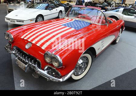 Eine Chevrolet Corvette aus dem Jahr 1959 auf der London Classic Car Show, die heute in Olympia London, Großbritannien, eröffnet wurde. Mehr als 500 der weltweit besten Oldtimer und Marken im Wert von 70 Millionen £sind auf der Messe zu sehen, von Oldtimern vor dem Krieg bis hin zu modernen Konzeptfahrzeugen. Die Messe bringt rund 20.000 Besucher ein, von ernsthaften Benzinköpfen bis hin zu Menschen, die einfach schöne und klassische Fahrzeuge lieben. Stockfoto