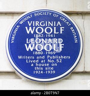 Blaue Plakette von Virginia und Leonard Woolf, 52 Tavistock Square (heute Tavistock Hotel), London Stockfoto