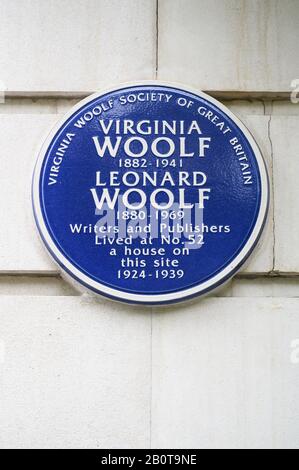 Blaue Plakette von Virginia und Leonard Woolf, 52 Tavistock Square (heute Tavistock Hotel), London Stockfoto