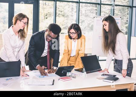 Gruppe von multiethnischen vielfältig beschäftigt Menschen Geschäftskonzept Stockfoto