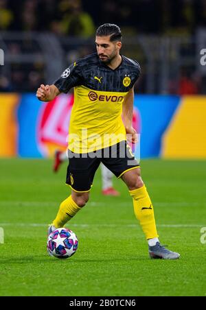 Dortmund, Deutschland. Februar 2020. Fußball: Champions League, Borussia Dortmund - Paris Saint-Germain, K.O.-Runden, Letzte sechzehn, erste Beine. Dortmunds Emre Kann auf den Ball. Credit: Guido Kirchner / dpa / Alamy Live News Stockfoto