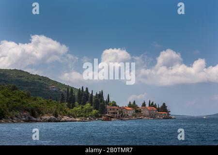 Die schönen kleinen Weiler von Rose, auf der Halbinsel Luštica, Montenegro, Bucht von Kotor Stockfoto