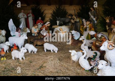 Polen, TSCHENSTOCHOWA, KLOSTER JASNA GORA - 18. Februar 2020: Weihnachtskrippe mit der Geburtsstätte Jesu Christi (Stall, Höhle oder Grotte) Stockfoto