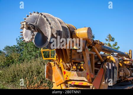 Mobile Rock Drehbohrschnecke, Power Schnecke; Heavy Duty Bohrer Fundament Bohrmaschine montiert auf LKW, Zypern. Stockfoto