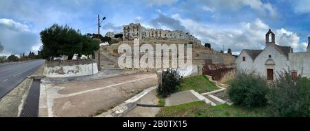 Panorama der Stadt Locorotondo in Apulien, Italien. Stockfoto