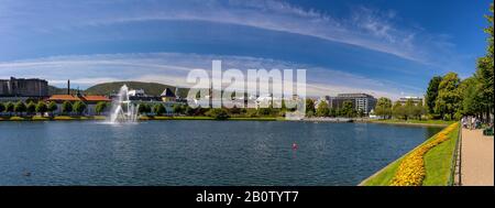 Bergen, NORWEGEN - Lille Lungegårdsvannet, ein kleiner See in der Stadt Bergen, Panorama. Stockfoto