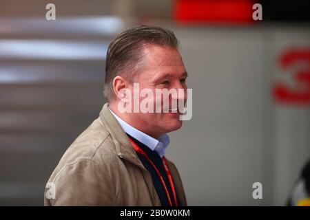 Barcelona, Spanien. Februar 2020. Jos Verstappen Vater von Max Verstappen Formel-1-Weltmeisterschaft 2020, Wintertesttage #1 2020 Barcelona, 19./21. Februar 2020. Kredit: Unabhängige Fotoagentur/Alamy Live News Stockfoto