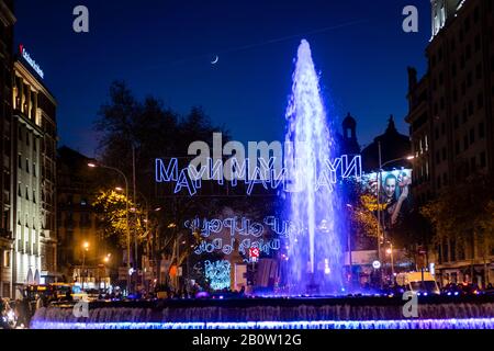 Weihnachtsbeleuchtung in Barcelona, Katalonien, Spanien, Europa. Stockfoto