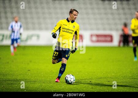 Dichte, Dänemark, 16. Februar 2020. Simon Hedlund (27) von Brondby IF beim 3F Superliga Spiel zwischen ob und Brondby IF im Nature Energy Park in Dichte. (Foto: Gonzales Foto - lasse Lagoni). Stockfoto