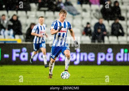 Dichte, Dänemark, 16. Februar 2020. Jeppe Tverskov (6) von OB während des 3F Superliga Spiels zwischen OB und Brondby IF im Nature Energy Park in Dichte. (Foto: Gonzales Foto - lasse Lagoni). Stockfoto