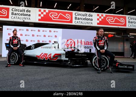 Team Haas präsentierte das neue Auto 2020; #08 Romain Grosjean, & Kevin Magnussen Haas F1 Team. Formel-1-Weltmeisterschaft 2020, Wintertesttage #1 Stockfoto