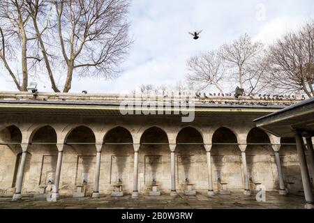 Der Waschbrunnen im Innenhof der Kilic Ali Pasa Moschee, Tophane, Beyoglu Istanbul, Türkei. Diese Moschee wurde 1560 von Mimar Sinan erbaut. Stockfoto