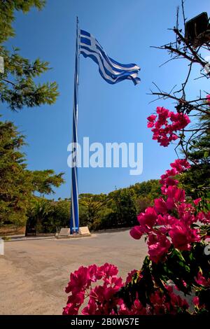 Griechische Nationalflaggen, größte Nationalflaggen der Welt, Guinness-Buch der Rekorde, im Restaurant Fanari tu Keriou, Keri, Insel Zakynthos, Griechenland Stockfoto