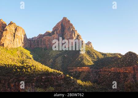 Felsformation und Täler im Zion-Nationalpark. Stockfoto