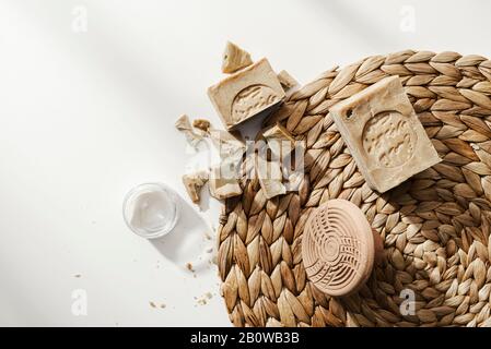 Plastikfreie Gegenstände in einer Ideologie von ökologischer Zero-Waste-Bewegung und Lebensart Stockfoto