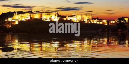 Amer Fort Nachtpanorama, Jaipur, Rajasthan, Indien Stockfoto