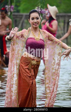 Traditionelle Tänzerin des Wassertheaters, Ayutthaya, Thailand, Südostasien Stockfoto