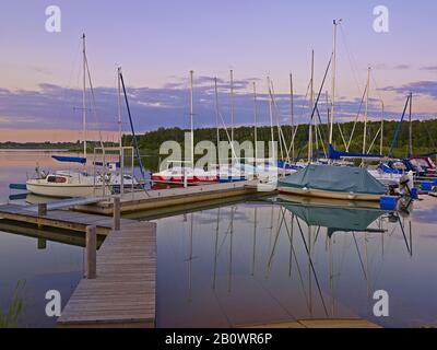 Boote in der Lagune Kahnsdorf am Hainer See, Landkreis Leipzig, Sachsen, Deutschland Stockfoto