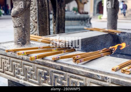 Räucherstäbchen, Jing'an Temple, Shanghai, China, Asien Stockfoto