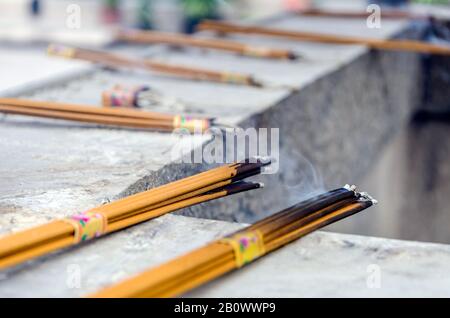 Räucherstäbchen, Jing'an Temple, Shanghai, China, Asien Stockfoto