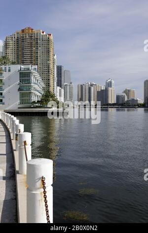 Wolkenkratzer an der Biscayne Bay, Brickell Financial District, Miami, Florida, USA, Stockfoto