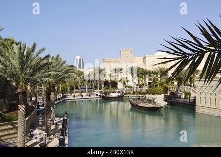 Historisch gesehen, Souk Madinat, Jumeirah, Emirat von Dubai, Vereinigte Arabische Emirate, Arabische Halbinsel, Naher Osten, Stockfoto