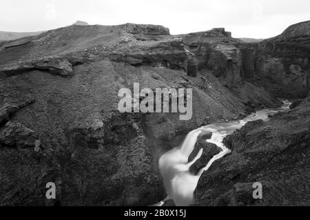 Wasserfall auf dem Weg von Skogar nach Landmannalaugar, Island, Europa, Stockfoto