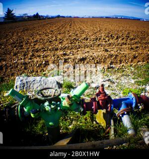 An der Grenze der Stadt, Schnittstelle zwischen Industrie- und Landwirtschaftsgebieten, Holga Digital Picture, Genas, Frankreich Stockfoto