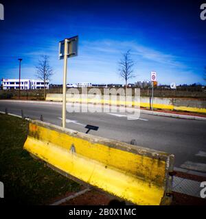 An der Grenze der Stadt, Schnittstelle zwischen Industrie- und Landwirtschaftsgebieten, Holga Digital Picture, Genas, Frankreich Stockfoto