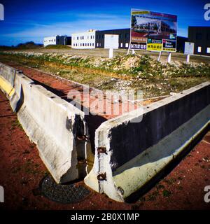 An der Grenze der Stadt, Schnittstelle zwischen Industrie- und Landwirtschaftsgebieten, Holga Digital Picture, Genas, Frankreich Stockfoto