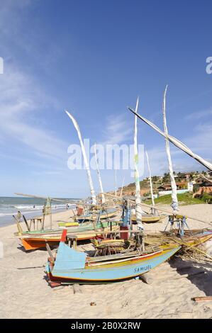 Segelboote am Strand von Canoa Quebrada, Ceará, Brasilien, Südamerika, Stockfoto