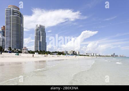 Moderne Wolkenkratzer, Turm am Strandabschnitt im South Pointe Park, Miami South Beach, Florida, USA, Stockfoto