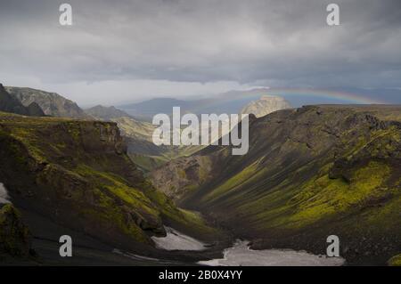 Regenbogen auf dem Weg von Skogar nach Landmannalaugar, Island, Europa, Stockfoto