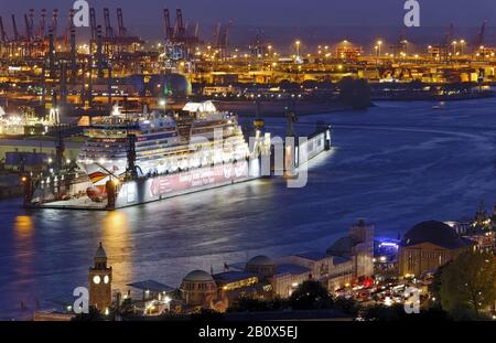 Kreuzfahrtschiff AIDAluna im Trockendock, Hamburg, Deutschland, Stockfoto