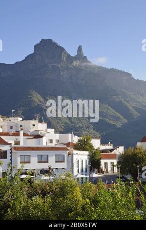 Tejeda, Blick auf die Stadt, Berge im Hintergrund, Gran Canaria, Kanarische Inseln, Spanien, Stockfoto