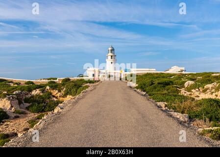 Der Leuchtturm von Cavalleria befindet sich am nördlichen Punkt der Insel Menorca. Balearen, Spanien Stockfoto