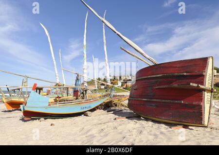 Segelboote am Strand von Canoa Quebrada, Ceará, Brasilien, Südamerika, Stockfoto