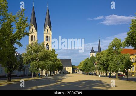 Domplatz mit Stephansdom und St. Sixtus, Halberstadt, Sachsen-Anhalt, Deutschland, Stockfoto