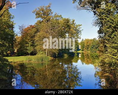 Blick auf den Venustempel über Kleines Whalenloch im Wörlitzer Park, Wörlitz, Sachsen-Anhalt, Deutschland, Stockfoto