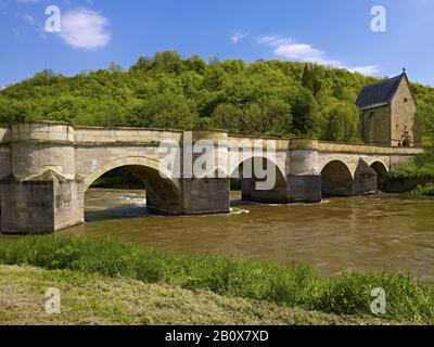 Werra-Brücke mit Liborius-Kapelle in Creuzburg, Thüringen, Deutschland, Stockfoto