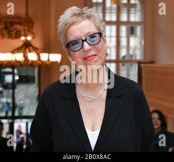 21. Februar 2020, Berlin: 70. Berlinale, Empfang FilmFernsehFonds Bayern: Doris Dörrie. Das Internationale Filmfestival findet vom 20.02. Bis 01.03.2020 statt. Foto: Jens Kalaene / dpa-Zentralbild / dpa Stockfoto